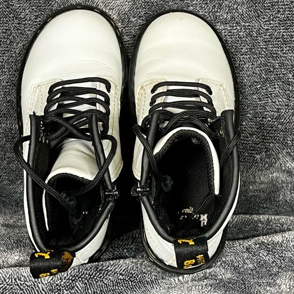 Dr. Martens Kids size 10 - Picture 6 of 8